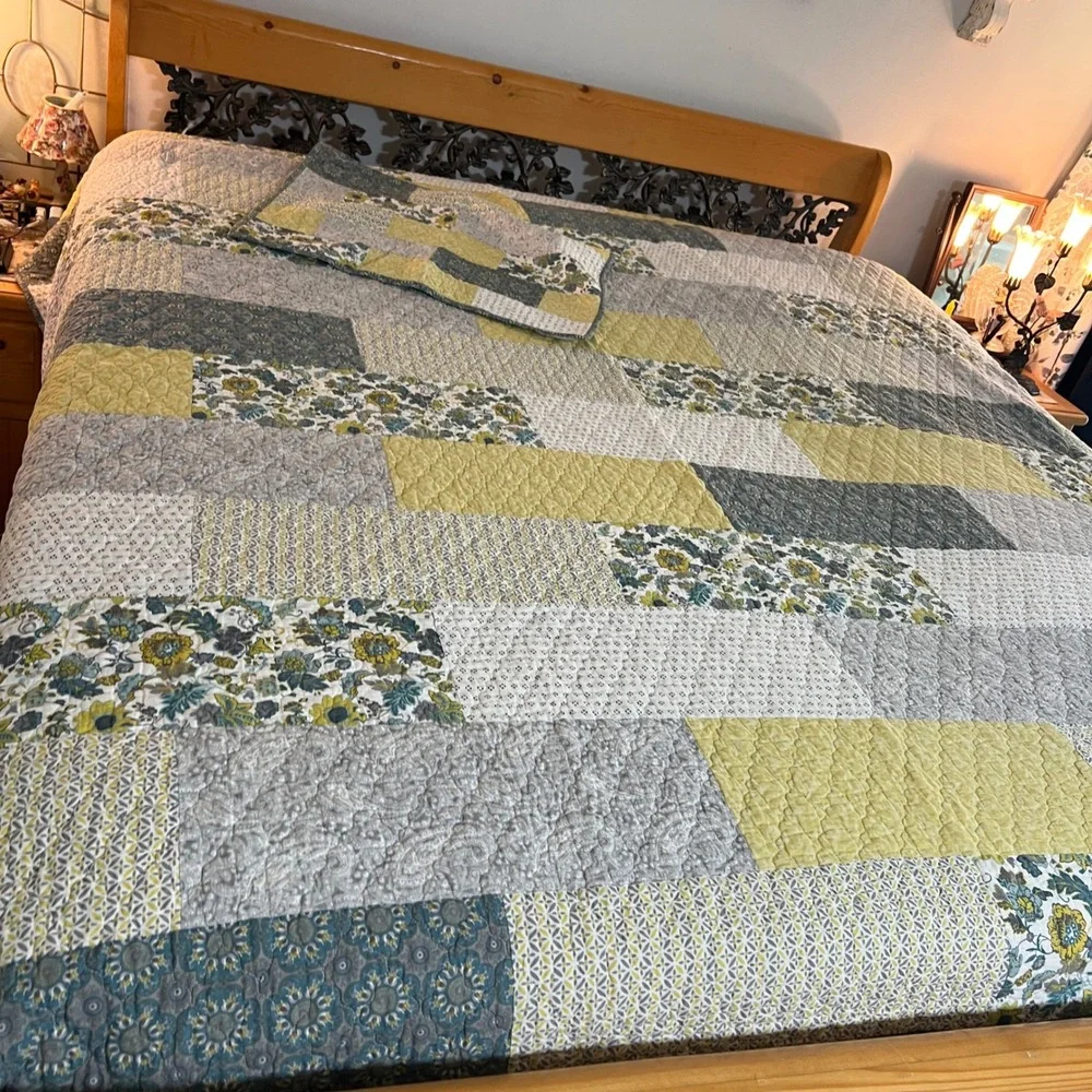 Home Classics quilt displayed